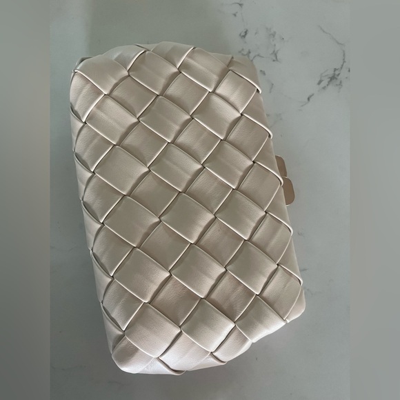 New Olga Berg Quinn Woven Clutch in white GOLD CHAIN CROSSBODY SHOULDER LEATHER - Picture 2 of 7